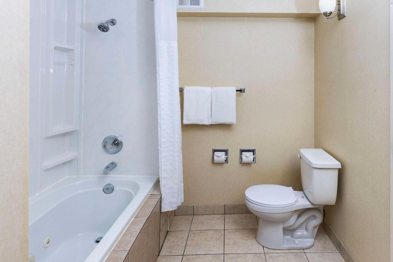 Comfort Inn & Suites Edmonton Kültér fotó