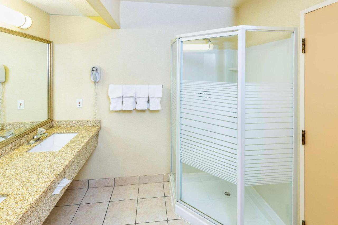 Comfort Inn & Suites Edmonton Kültér fotó